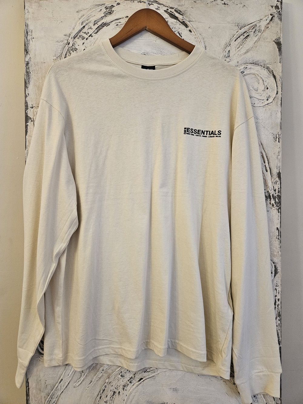 DR ESSENTIALS Men’s Long-Sleeve Crewneck Shirt in Cream